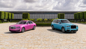 Rolls-Royce Ghost màu hồng Friskee Pink và Cullinan Black Badge nổi bật tại Monterey 2021