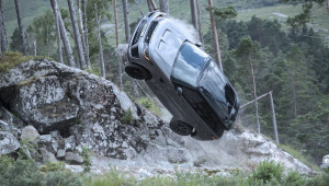 Phim mới của James Bond là bài test vô cùng khắc nghiệt đối với Range Rover Sport SVR
