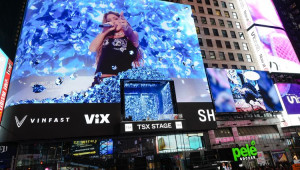 Hình ảnh VinFast xuất hiện trong màn biển diễn của Shakira tại Quảng trường Thời đại