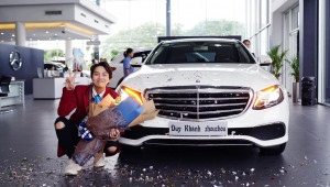 Duy Khánh Zhou Zhou tậu Mercedes-Benz E200 mừng sinh nhật tuổi 25