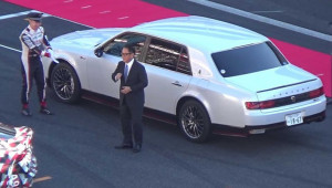 Toyota Century phiên bản thể thao độc nhất xuất hiện tại trường đua Nhật Bản