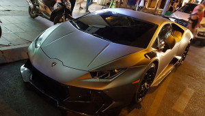 Chạm mặt bộ đôi Lamborghini Huracan độ Reventon và Audi R8 V10 Plus cùng nhau khoe sắc trên phố đêm Sài Thành