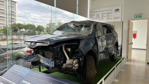 Subaru “chơi lớn” đem xe tai nạn ra trưng bày ở showroom Việt Nam
