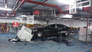 Người lái Mercedes-Maybach S560 tông loạt xe trong hầm chung cư là bảo vệ tòa nhà, chưa có bằng lái