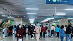 Tàu Cát Linh- Hà Đông chở 80.000 lượt khách trong hai ngày đầu lăn bánh