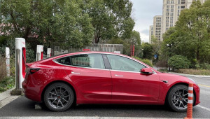 Chủ sở hữu Tesla bị tính phí sạc điện hơn 13,9 tỷ VNĐ vì lỗi phần mềm
