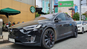 Chạm mặt Tesla Model X đầu tiên tại Sài Gòn: Không cầu kỳ nhưng vẫn đủ nổi bật