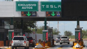 Xe điện Tesla có làn đường riêng ở biên giới Mỹ - Mexico