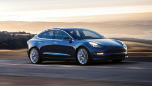 Tesla Model 3 trở thành xe sang bán chạy số 1 tại Mỹ năm 2018