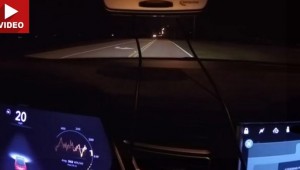 [VIDEO] Xem xe điện Tesla Model S bứt tốc vượt mặt siêu xe