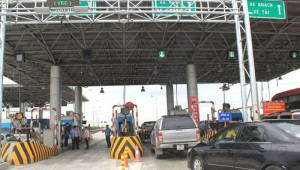 Thu phí tự động: Còn nhiều bất cập, mức tiền xử phạt gây tranh cãi