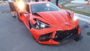 Siêu phẩm Chevrolet Corvette C8 2020 đầu tiên trên thế giới gặp tai nạn với nguyên nhân không ai ngờ!