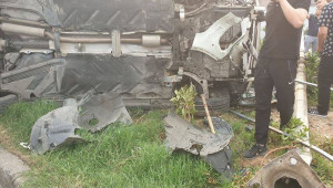 Làm cách nào để tránh đạp nhầm chân ga với chân phanh khi lái ô tô?