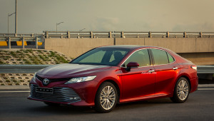 Bản facelift đã về, Toyota Camry nắm chắc 