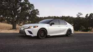 Toyota Camry TRD 2020 có giá chỉ 744 triệu VNĐ