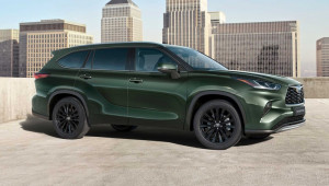 Toyota Highlander 2023 có thêm tùy chọn sơn xanh Cypress Green, nhấn mạnh sự khỏe khoắn