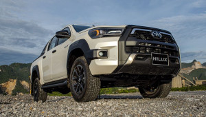 Toyota Hilux 2020 chính thức ra mắt khách hàng Việt, giá từ 628 triệu đồng