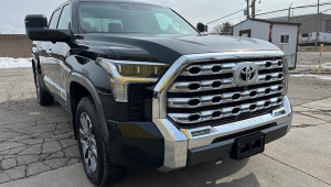 Toyota Tundra 2022 được chào bán tại Việt Nam, giá từ 4,52 tỷ VNĐ