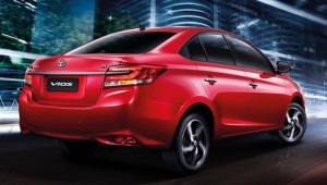Toyota Việt Nam điều chỉnh giá Lexus, Land Cruiser giảm giá sâu