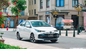 Nhiều khách hàng chờ đợi ưu đãi để sở hữu xe Toyota