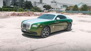 Sài Gòn: Xe sang Rolls-Royce Wraith thay đổi phong cách với lớp decal xanh lá lạ mắt
