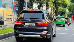 BMW X7 mang biển số tứ quý 9 còn đeo thêm cặp số 49