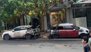 Lào Cai: Để xe trước cửa nhà, 2 xe ô tô “bất ngờ” cháy rụi trong đêm