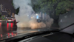 Hà Nội: Xe taxi bất ngờ bốc cháy lúc rạng sáng tại cổng khu đô thị Time City