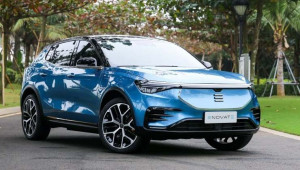 Xe điện Enovate ME7 bắt đầu mở bán: Hiếm có chiếc xe nào nhiều màn hình đến vậy