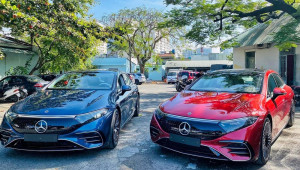 Cặp đôi Mercedes-Benz EQS 2023 đầu tiên tại Việt Nam đi đăng ký biển số
