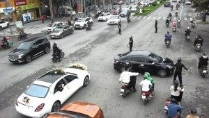 Tạm giữ hình sự 4 vệ sĩ dẹp đường, phân luồng cho đám cưới
