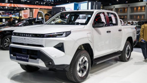 Toyota Hilux thế hệ mới ra mắt tại BIMS 2026: Bản EV đi được 240km/sạc, khả năng lội nước sâu 700 mm