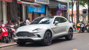 Cận cảnh siêu SUV Aston Martin DBX “dạo chơi” trên phố