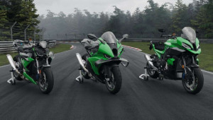 BMW Motorrad tung bộ ba siêu xe M 1000 bản giới hạn kỷ niệm 100 năm đường đua Nürburgring