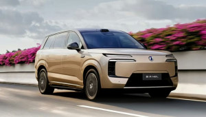 BYD ra mắt Denza N8L thuần điện: Tầm hoạt động 960 km, sạc siêu nhanh 9 phút và rẻ hơn bản PHEV 77 triệu VNĐ