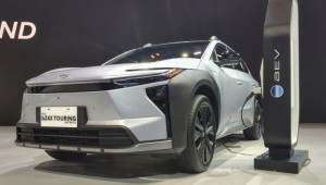 Toyota bZ4X Touring ra mắt Đông Nam Á, SUV điện AWD chạy gần 500 km mỗi lần sạc