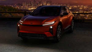 Toyota C-HR 2026 chính thức chốt giá từ 962 triệu VNĐ: SUV điện chạy được 467 km/sạc