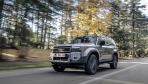 Toyota Land Cruiser có bản van thương mại: Vừa off-road vừa chở hàng