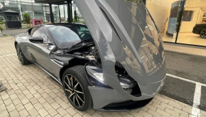 Aston Martin DB11 V8 màu xám China Grey liên tục đổi chủ tại Việt Nam
