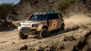 Đội đua Defender Rally lập 