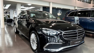 Mercedes-Benz E-Class được ưu đãi gần 700 triệu đồng, giá xe ngang Toyota Camry