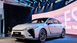 Lexus ES thế hệ mới chính thức ra mắt Việt Nam: Giá từ 2,34 tỷ đồng