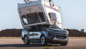 Toyota Hilux EV vượt thử thách thả đè caravan nặng 1 tấn từ độ cao 9 mét