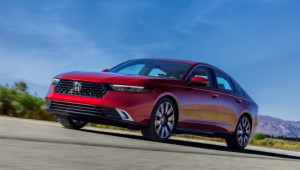Honda Accord 2023 chốt giá khởi điểm từ 666 triệu VNĐ, hứa hẹn cạnh tranh khốc liệt cùng Toyota Camry