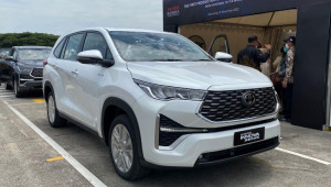 Đại lý ồ ạt nhận cọc Toyota Innova 2023: Sẽ có phiên bản hybrid, giá khoảng 1 tỷ đồng