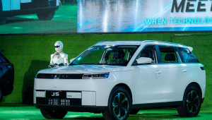 Jaecoo J5 ra mắt với ba lựa chọn động cơ, giá từ 599 triệu đồng