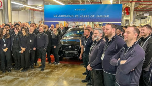 Chiếc F-Pace SVR cuối cùng rời dây chuyền, chính thức khép lại kỷ nguyên xe xăng của Jaguar