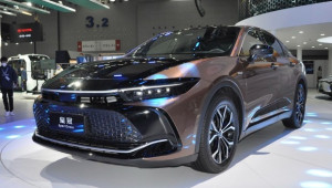 Toyota Crown Crossover 2023 - Sedan hybrid phong cách crossover ra mắt Trung Quốc, giá từ 1,26 tỷ VNĐ