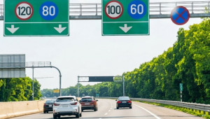 Dừng xe trên làn khẩn cấp sao cho đúng để không bị tiền mất tật mang