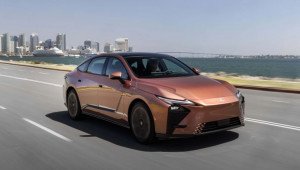 [ĐÁNH GIÁ XE] Cầm lái Lexus ES 2026: Êm ái như thường lệ, nhưng bản điện mới là 